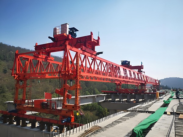 如何判断架桥机液压系统的油位是否正常